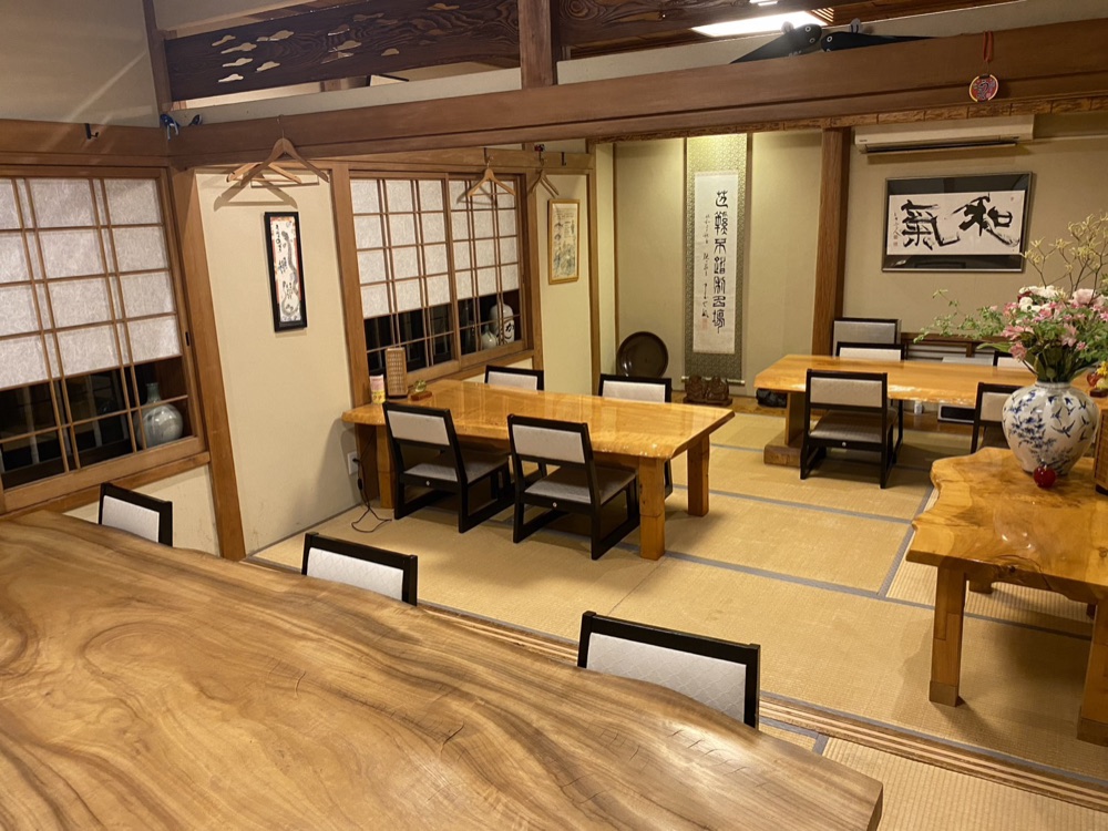落ち着いた雰囲気の店内